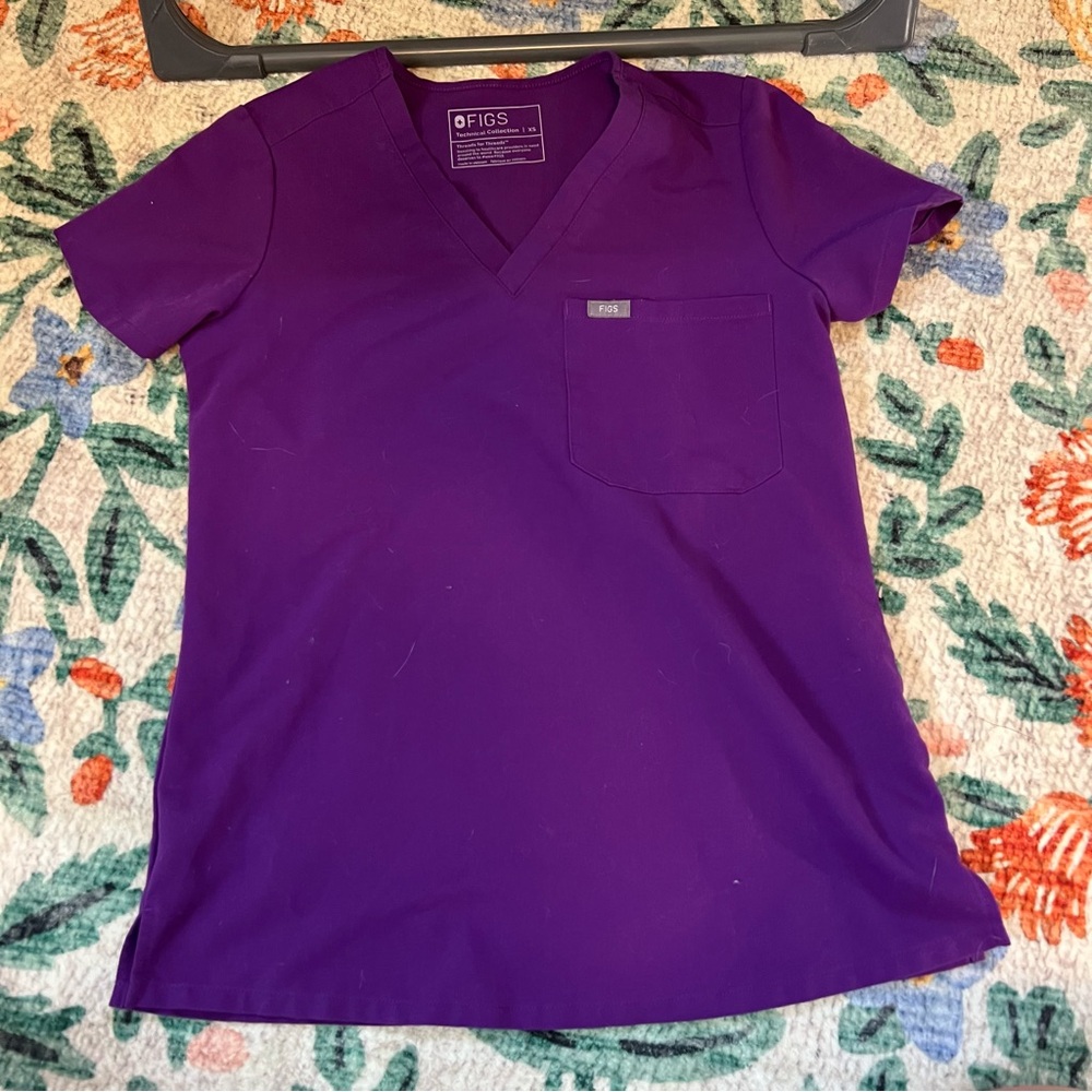 Figs Women's Short Sleeve V-Neck One Pocket Top in Purple